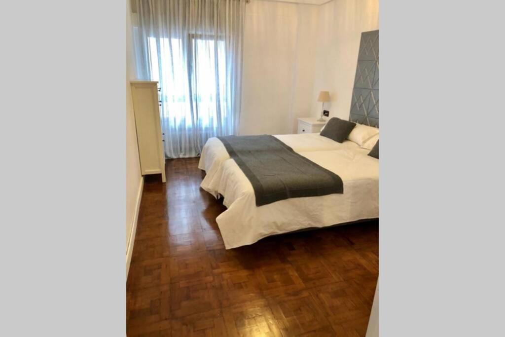 Piso En El Centro De Oviedo Apartment ภายนอก รูปภาพ