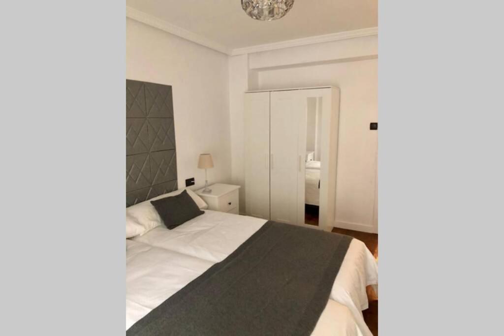 Piso En El Centro De Oviedo Apartment ภายนอก รูปภาพ